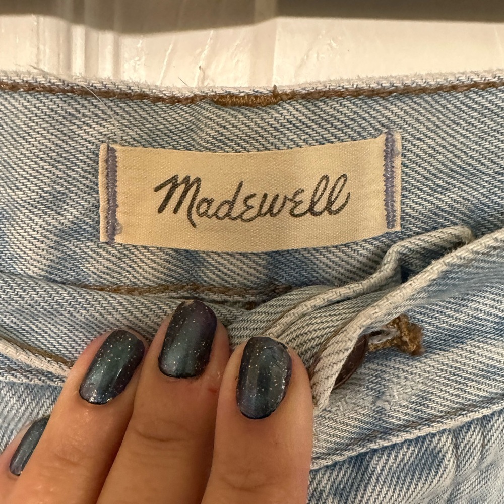 Madewell Shorts Womens Sz 33 Relaxed Denim Raw Hem Button Fly Light Wash Casual - Picture 3 of 7